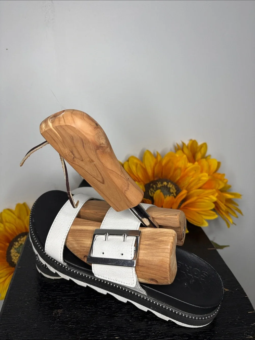 SOREL ROAMING BUCKLE SLIDES WOMEN'S Size 7.5